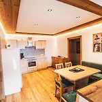 Bodenhof Apartment *